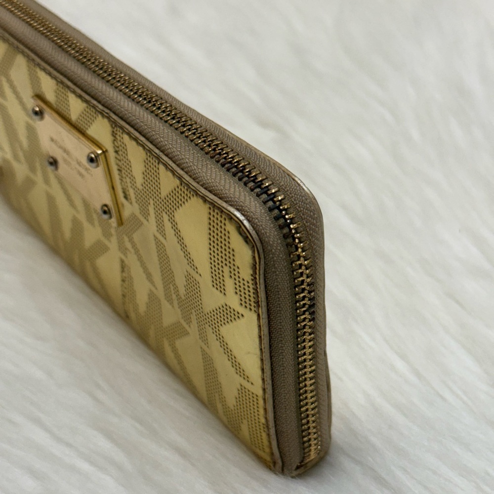 MICHAEL KORS - METALLIC GOLD PATENT LEATHER LONG JET SET CONTINENTAL ZIP WALLET - Picture 7 of 15
